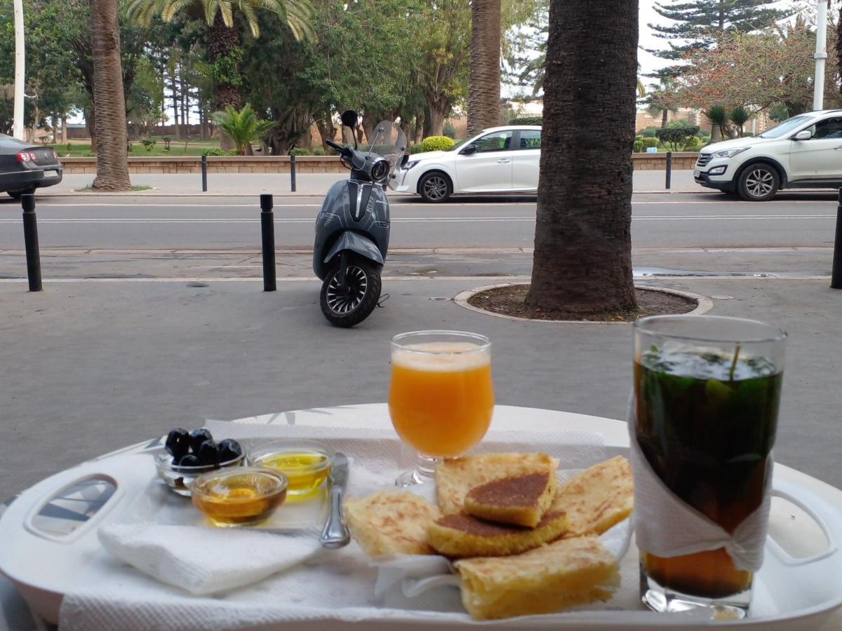 Stay Here, Nice Apartment With Garden View In Center, 1 Min Walk From Beach Эль-Джадида Экстерьер фото