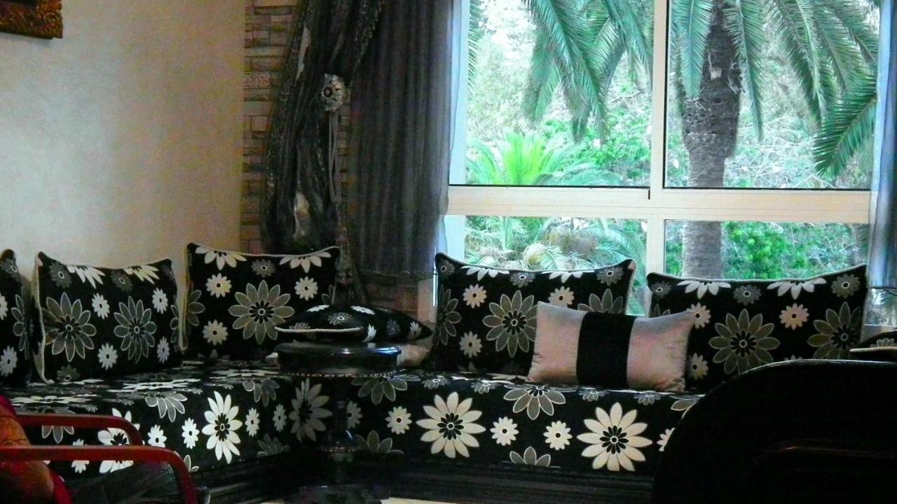 Stay Here, Nice Apartment With Garden View In Center, 1 Min Walk From Beach Эль-Джадида Экстерьер фото